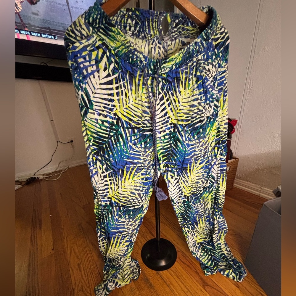 Vibrant Leaf Print women Casual pants